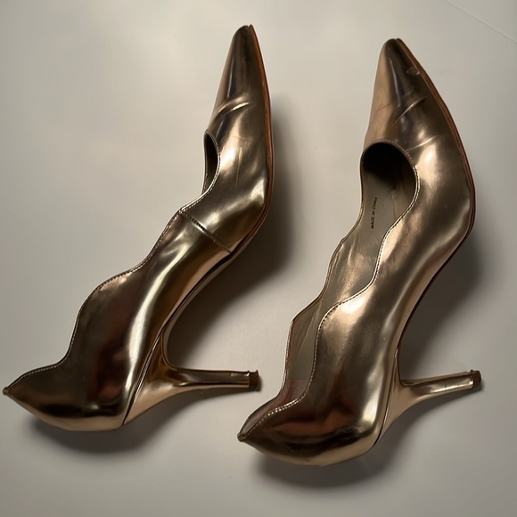 Tahari Rose Gold Heels - Picture 4 of 9